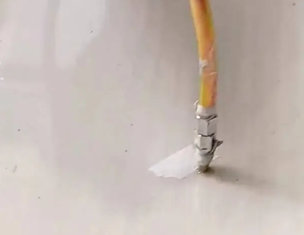 沙依巴克瓷砖空鼓维修公司专业解答在瓷砖铺贴过程中，如果使用的砂料过粗（如全部使用了粗砂），可能会导致以下问题